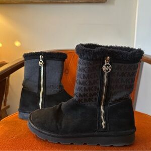 Michael kors kids size 5